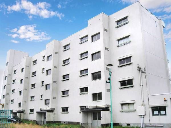 黒部市金屋のマンションの建物外観