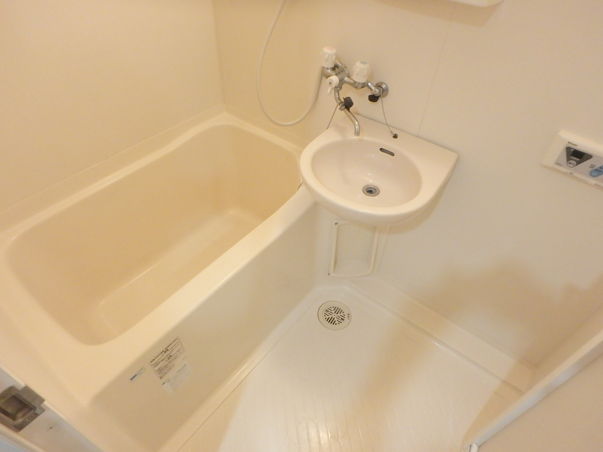 バス・シャワールーム　もちろんバス・トイレ別でゆったり浸かれます！