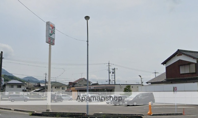 コンビニ　セブンイレブン（コンビニ）まで858m