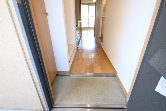 玄関　※他号室の写真です。