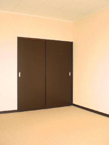 居室・リビング　1Ｆはフローリング、２Ｆはカーペット仕様となります。