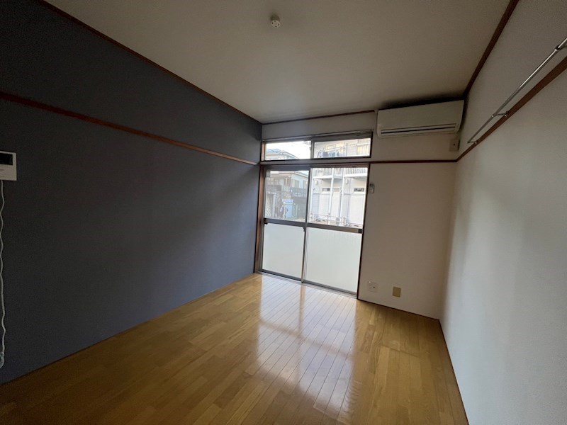 居室・リビング　303号室参考写真