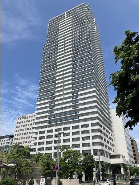 札幌市北区北八条西のマンションの建物外観