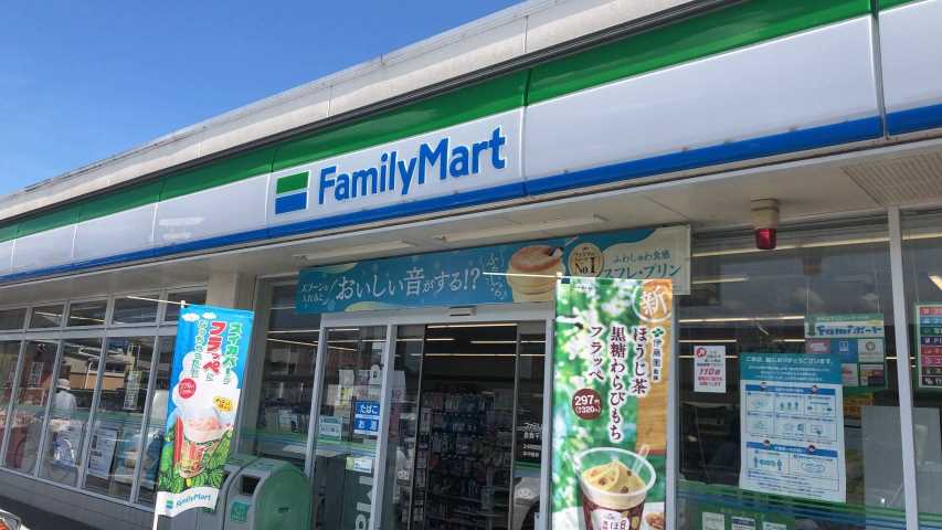 コンビニ　ファミリーマート（コンビニ）まで885m