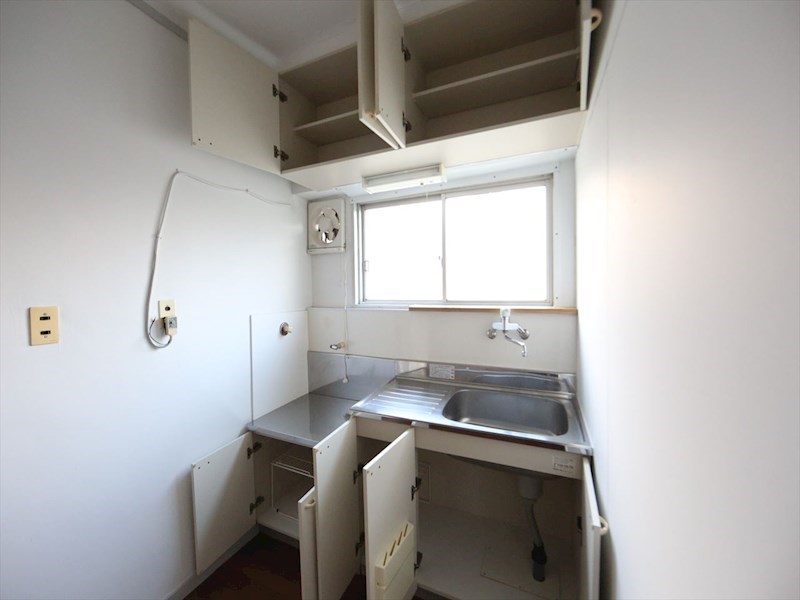 キッチン　キッチン（ガス2口コンロ設置できます）