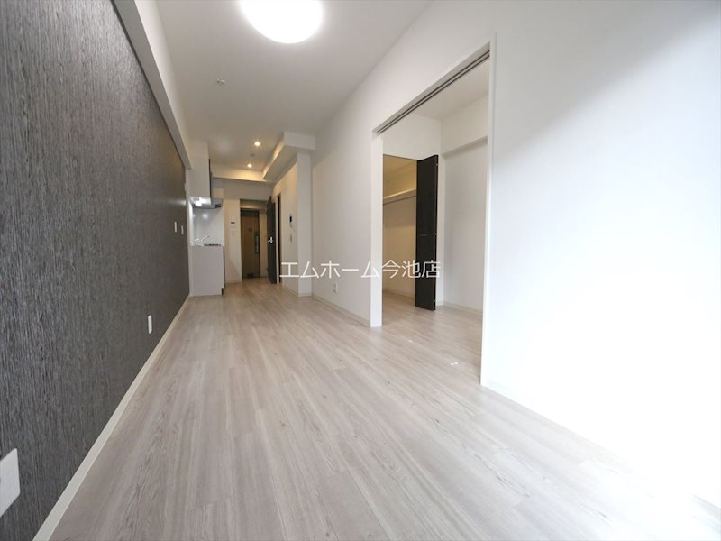 その他　LDK11.98帖　エアコン付　バルコニーに面しています