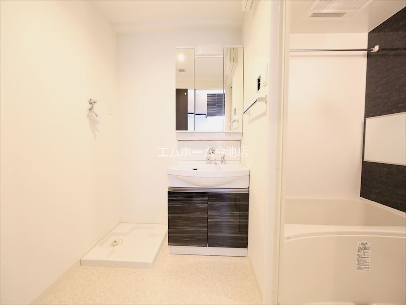 洗面設備　脱衣所　独立洗面台（シャンプードレッサー付）