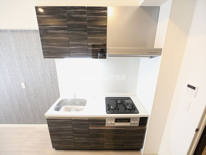 キッチン　システムキッチン（ガス3口グリル付）