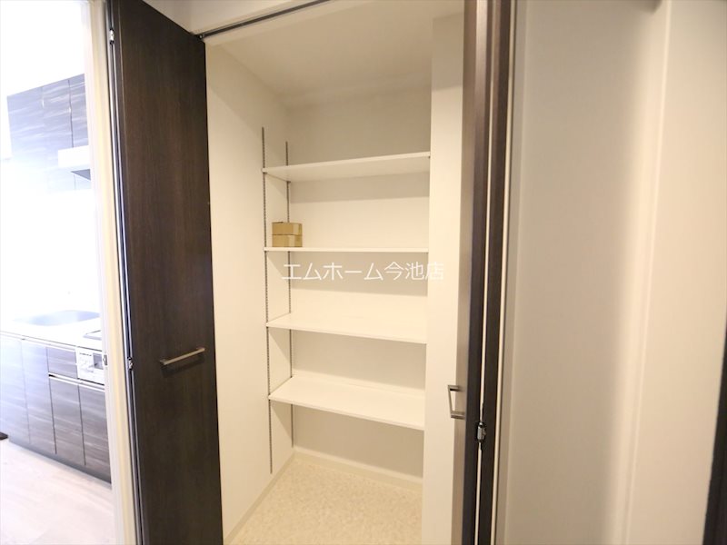 玄関　玄関　シューズボックス付