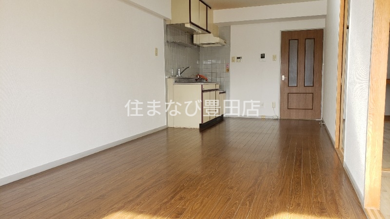 居室・リビング　同型別部屋写真　反転