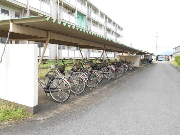 【岐阜市曽我屋のマンションの駐車場】