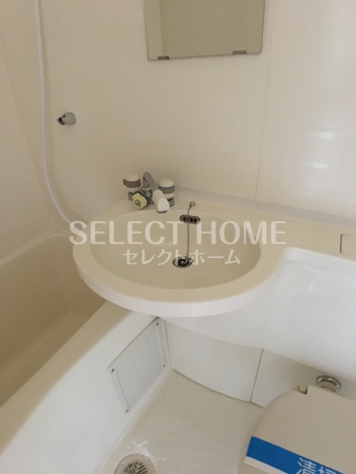 洗面設備　同型タイプ洗面所です