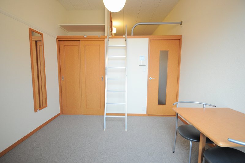 居室・リビング　2階以上は絨毯です。