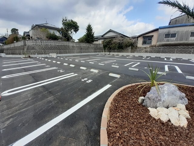 【飯塚市綱分のアパートの駐車場】