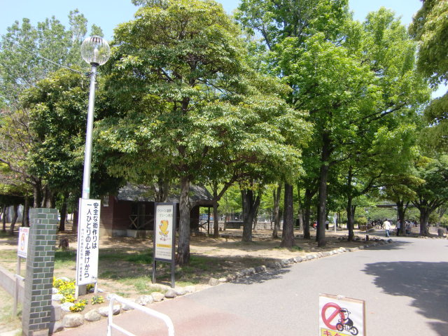 【市川市福栄のマンションの公園】