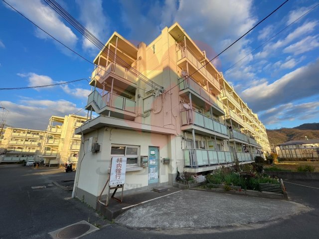 柏原市法善寺のマンションの建物外観