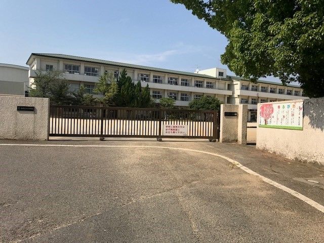 【ヴィラ　ハザマの小学校】