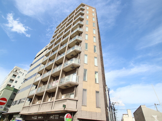 【広島市南区金屋町のマンションの建物外観】