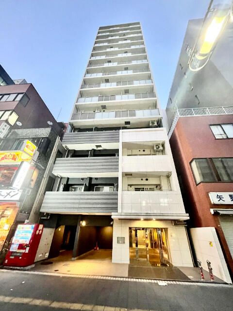 川崎市川崎区東田町のマンションの建物外観