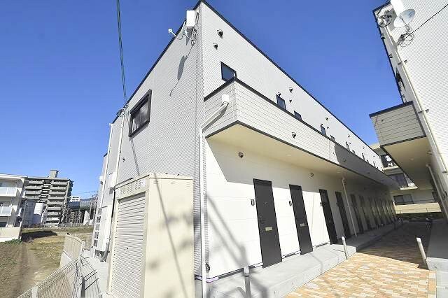 広島市安佐南区緑井のアパートの建物外観