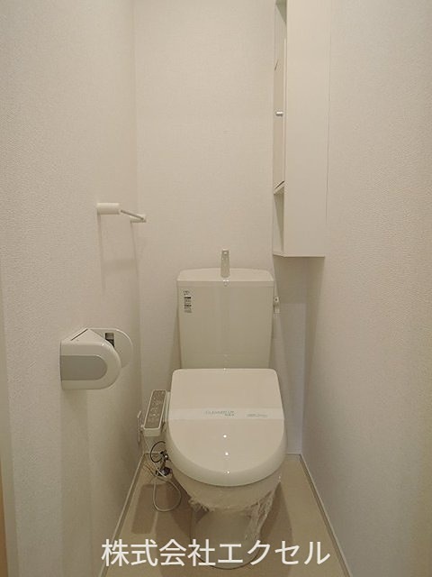 トイレ　温水洗浄便座です。