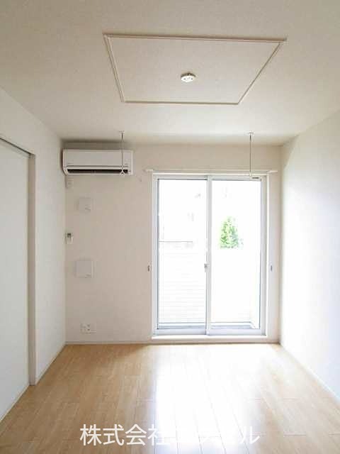 居室・リビング　日当たり良好で明るいお部屋です。