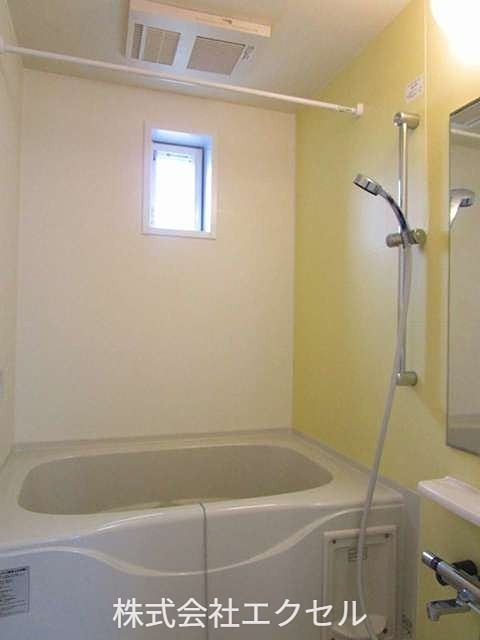 バス・シャワールーム　追い焚き機能のお風呂です。