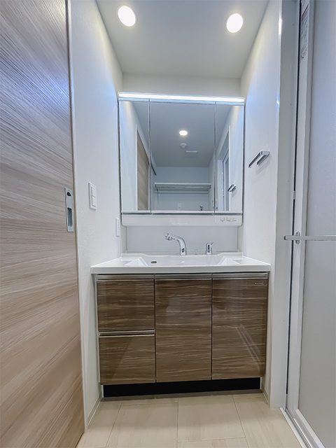 洗面設備　※写真は同タイプ住戸です。