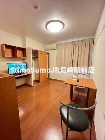 居室・リビング　こちらのリビングで趣味の時間をお楽しみください