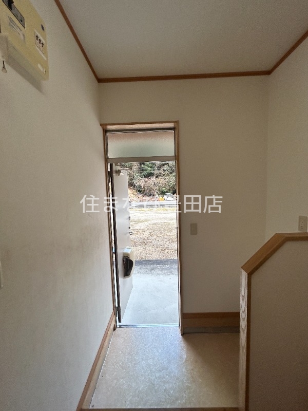 玄関　同型別部屋写真