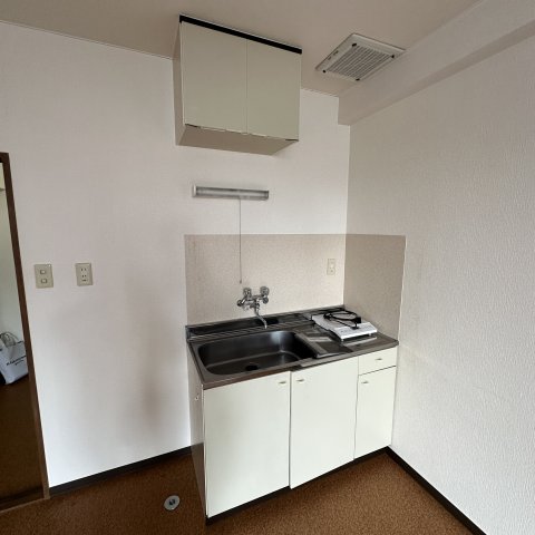 キッチン　コンパクトなキッチンで掃除もラクラク