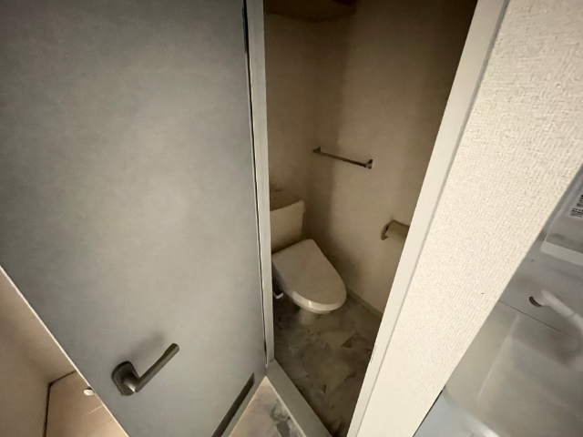 トイレ　温水洗浄便座付き