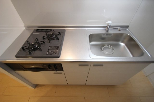 キッチン　同物件、別号室のものです。