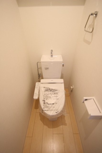 トイレ　同物件、別号室のものです。