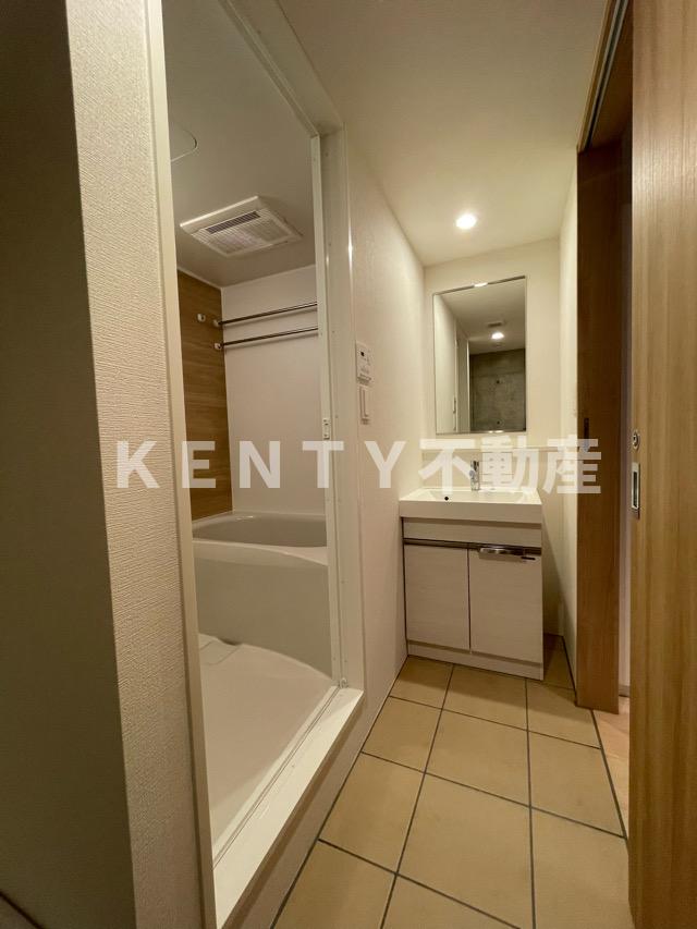 洗面設備　スペースが確保できる洗面所です