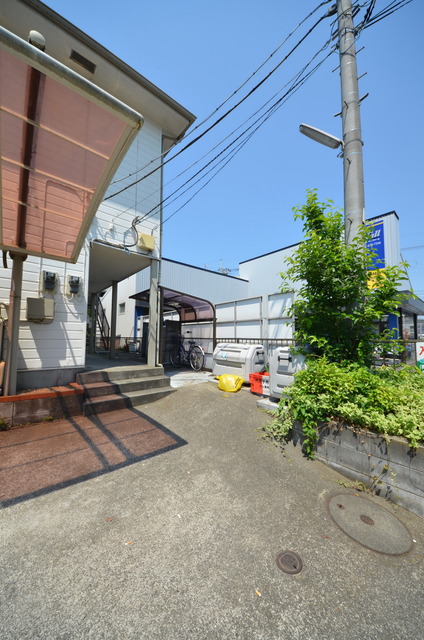 エントランス　★共用部分もしっかりお手入れされています★