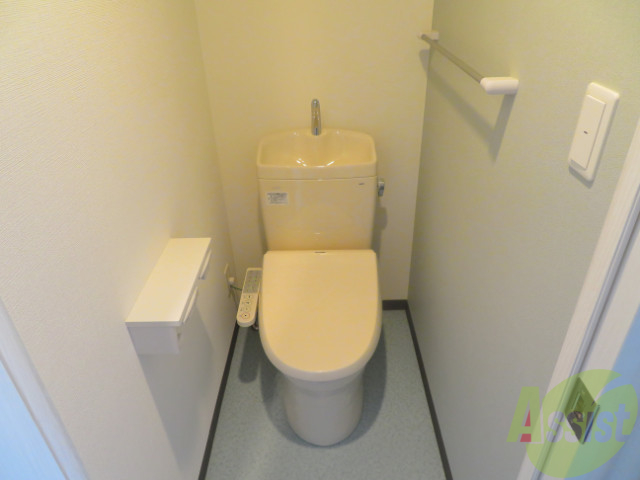 トイレ　トイレは温水洗浄便座です。あって嬉しい設備の１つですね。