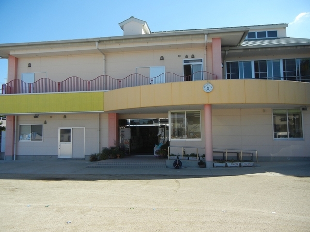 幼稚園・保育園　岩出保育所（幼稚園・保育園）まで254m