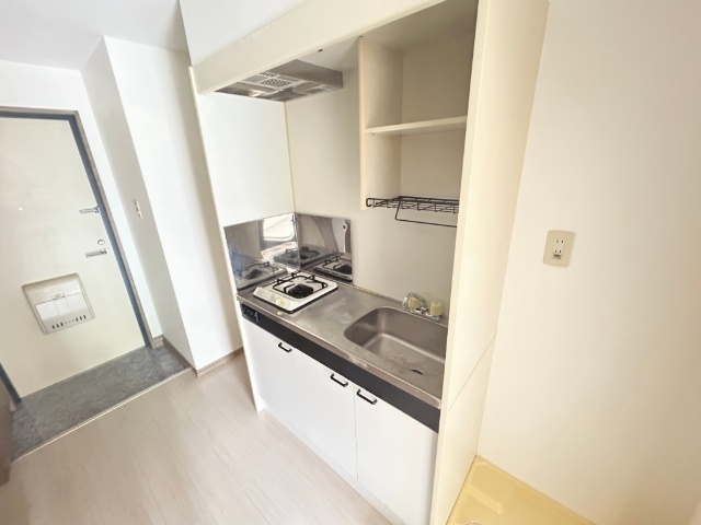 キッチン　１口コンロ付きのシステムキッチンになります。