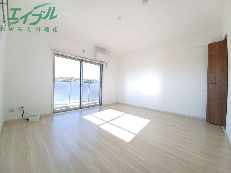 居室・リビング　同型参考写真