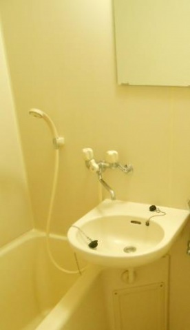 バス・シャワールーム　CATV光ファイバ－