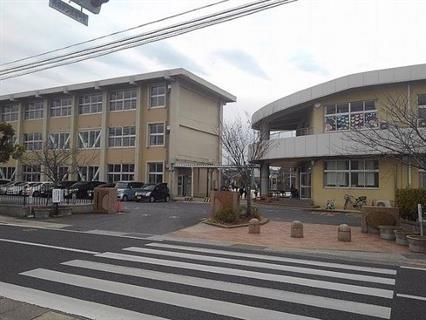 小学校　中津市立小楠小学校（小学校）まで1032m