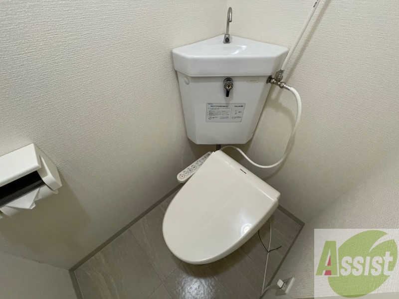 トイレ　シャワートイレになっているので快適です！