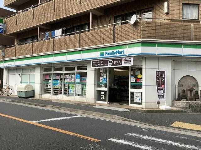 コンビニ　ファミリーマート本牧大里町店（コンビニ）まで520m