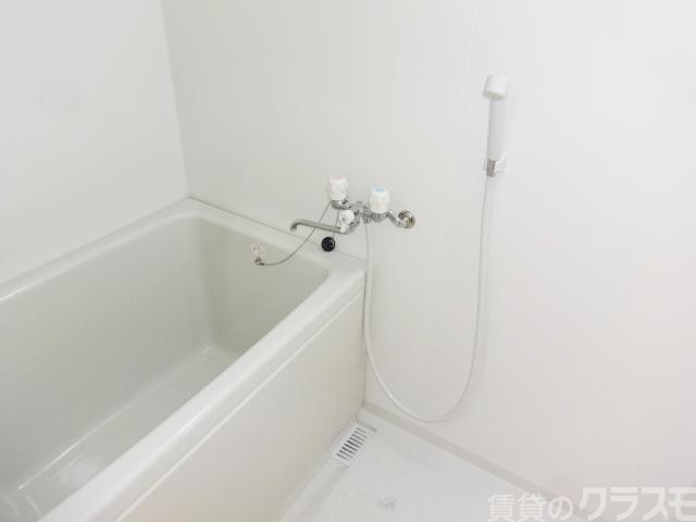バス・シャワールーム　お風呂とトイレは別です。ゆっくりどうぞ。