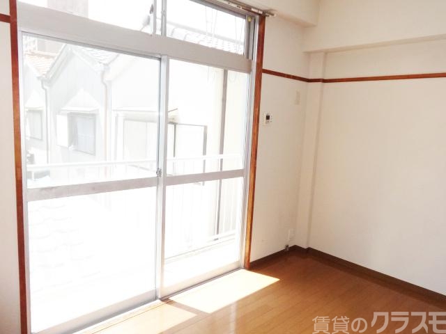 居室・リビング　窓からの光がイイ感じです♪