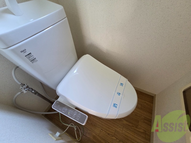 トイレ　ウォッシュレット付きの綺麗なトイレが付いてます。