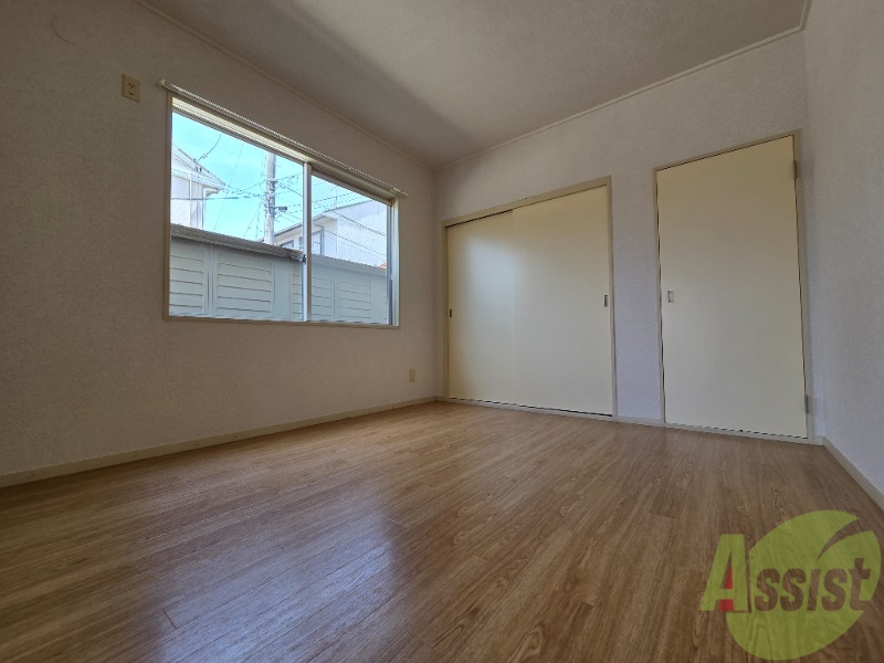 その他部屋・スペース　６帖の洋室には窓が付いていて明るいお部屋です。