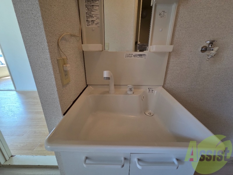 洗面設備　こちらの独立洗面台で朝の身支度などいかがでしょうか。