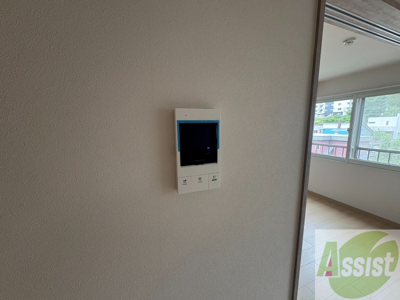 セキュリティ　ＴＶモニター付インターホンです。来客者の顔が見えるので安心！